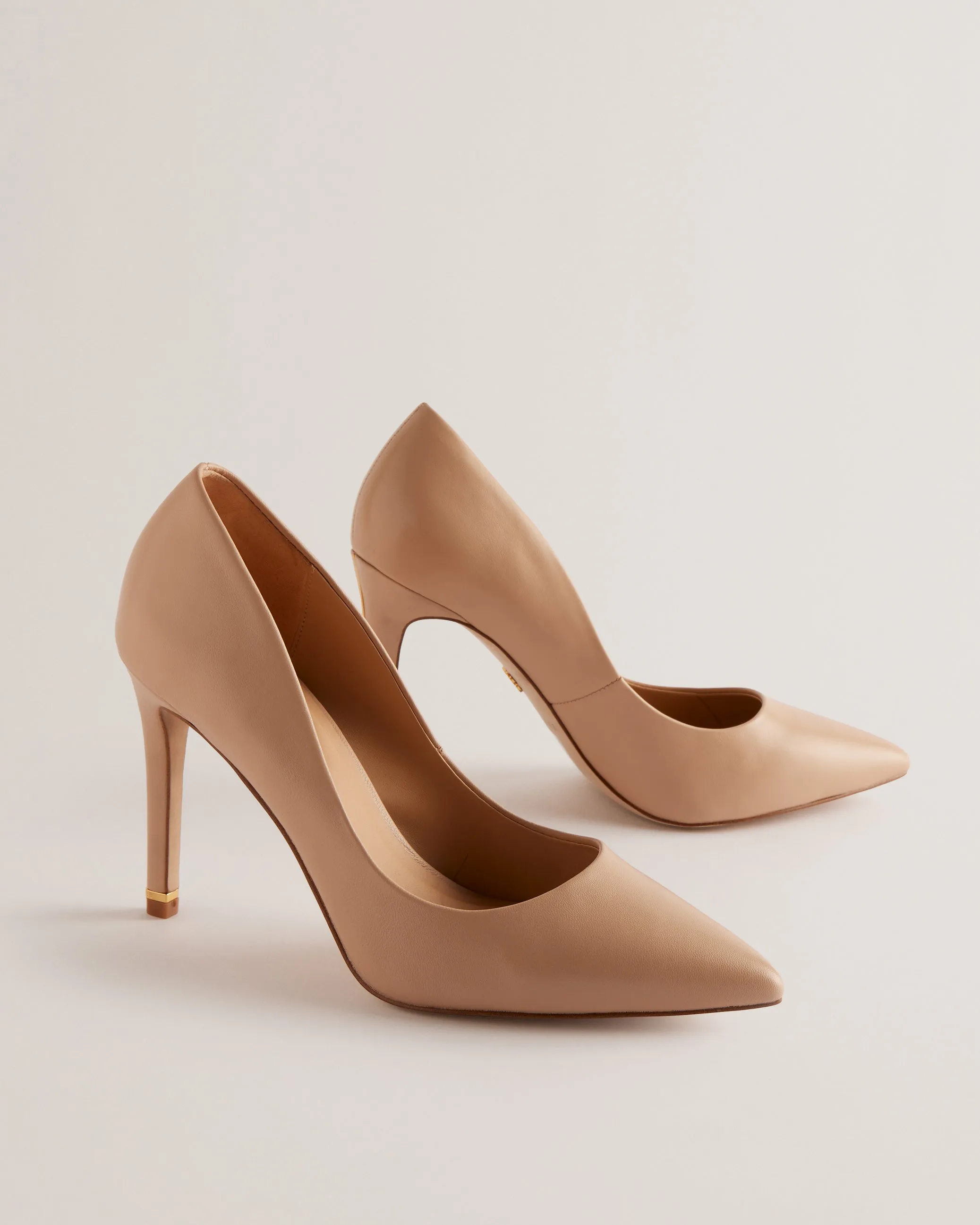 Caaraa High-Heeled Pump With River Of Gold Heel Beige