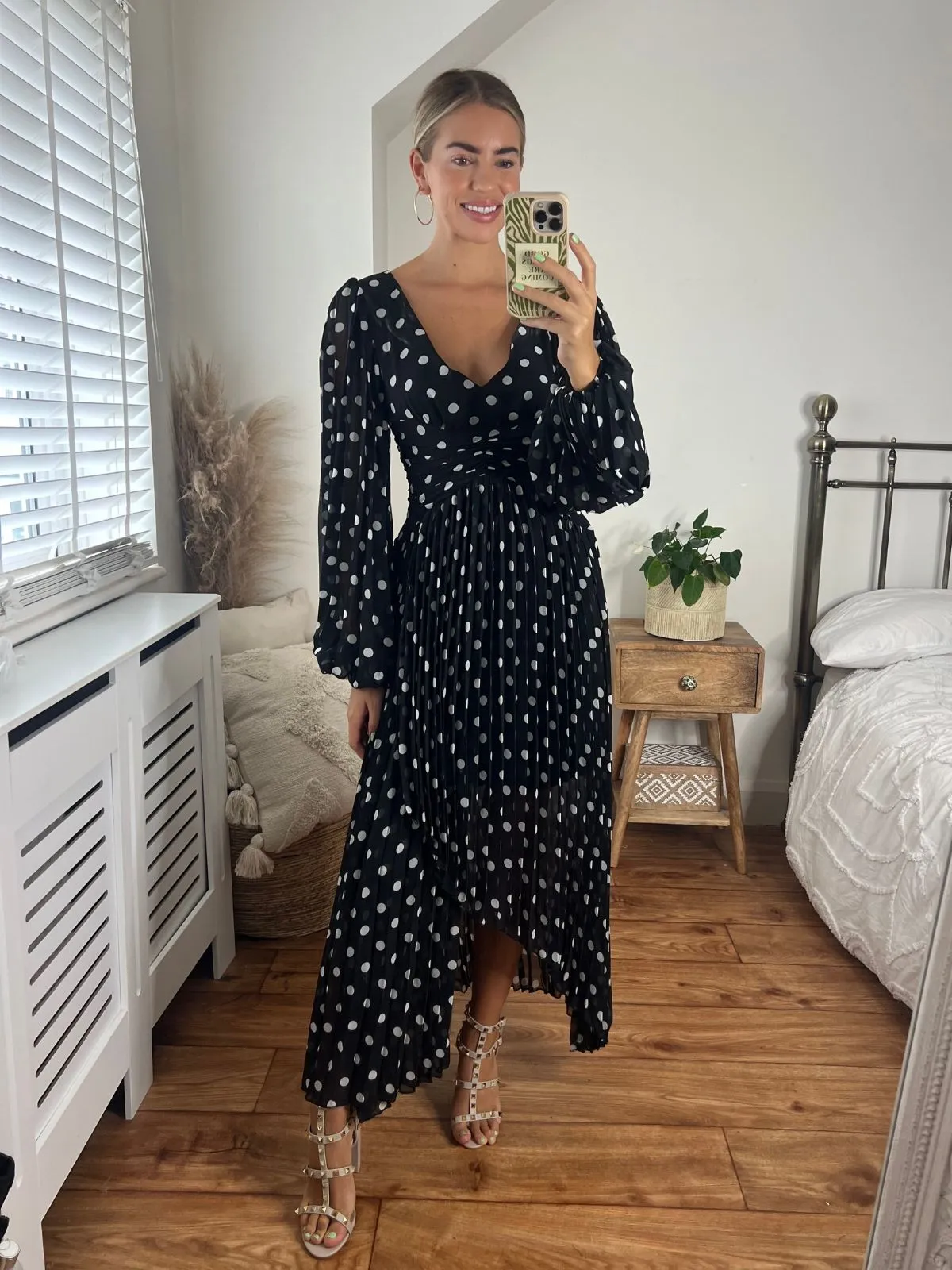 Toni Long Sleeved Pleated Maxi Dress / Mono Spot